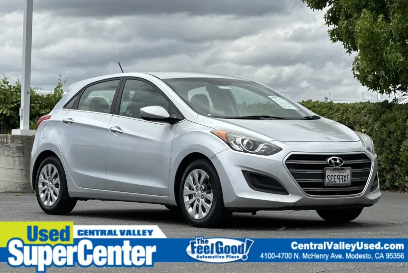 2016 Hyundai Elantra GT Base photo 1