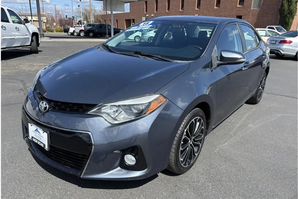 2015 Toyota Corolla Plus photo 1