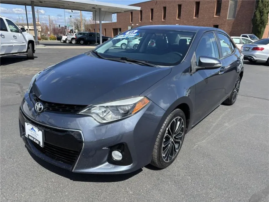 2015 Toyota Corolla Plus photo 1