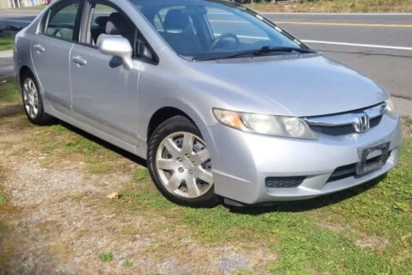 2010 Honda Civic LX photo 1