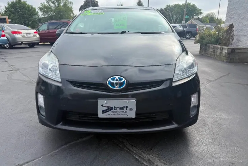2010 Toyota Prius Two photo 1