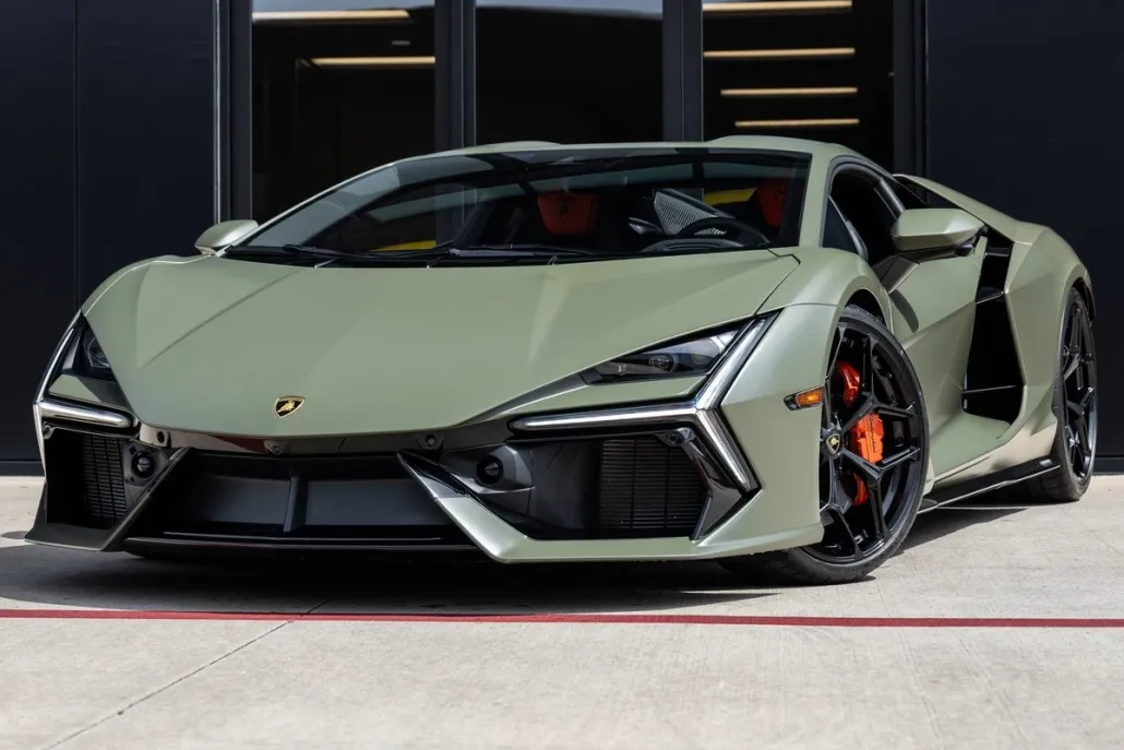 2024 Lamborghini Revuelto photo 1