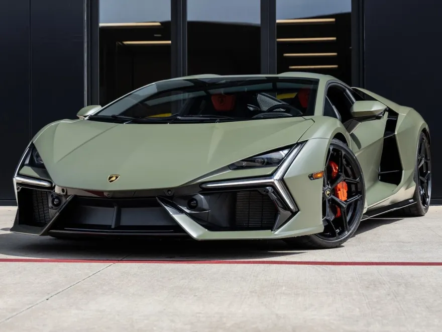 2024 Lamborghini Revuelto photo 1