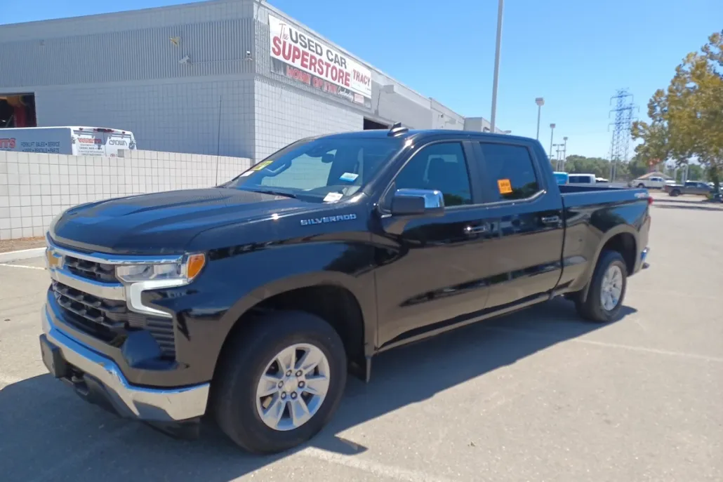 2023 Chevrolet Silverado 1500 LT photo 1