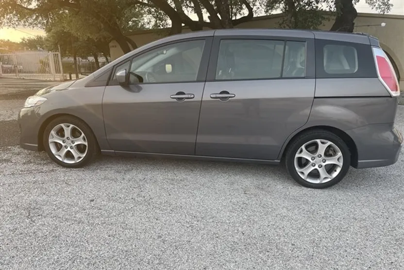 2010 Mazda Mazda5 Sport photo 1