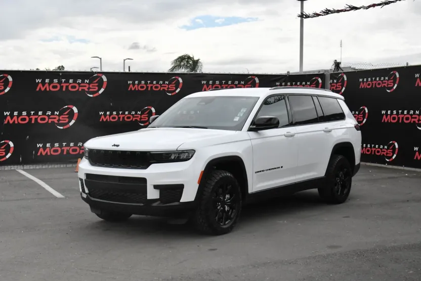 2024 Jeep Grand Cherokee Altitude photo 1