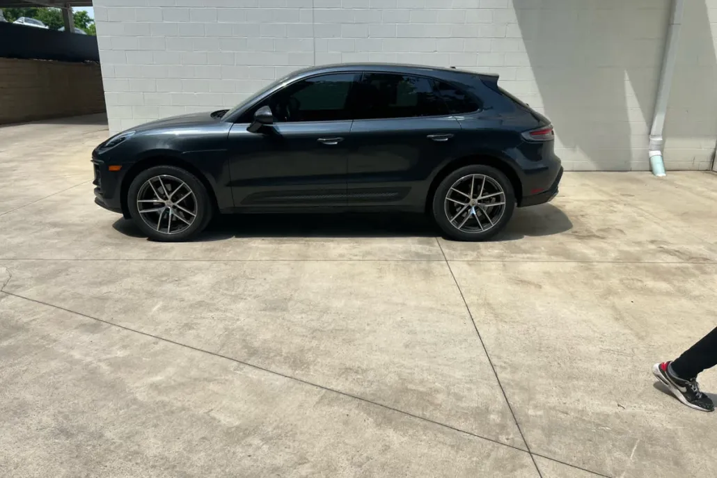 2023 Porsche Macan T photo 1