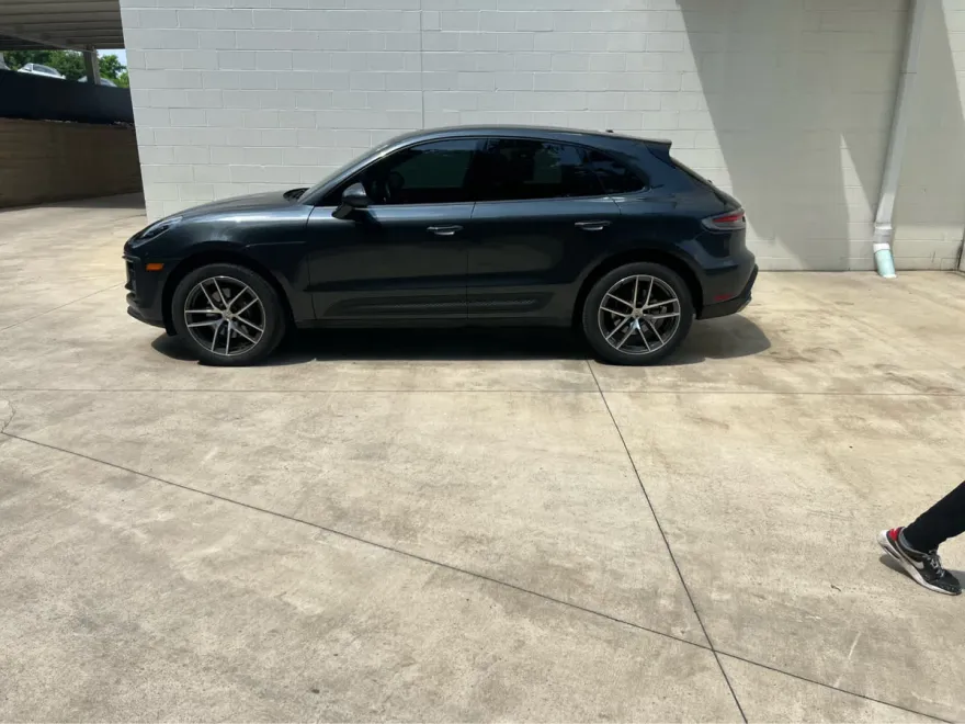 2023 Porsche Macan T photo 1