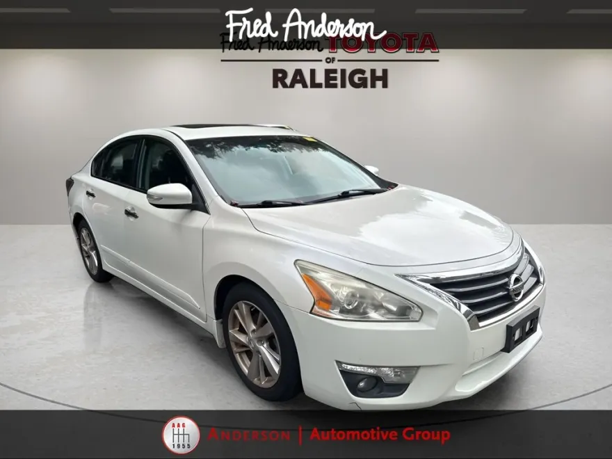 2015 Nissan Altima 2.5 SV photo 1