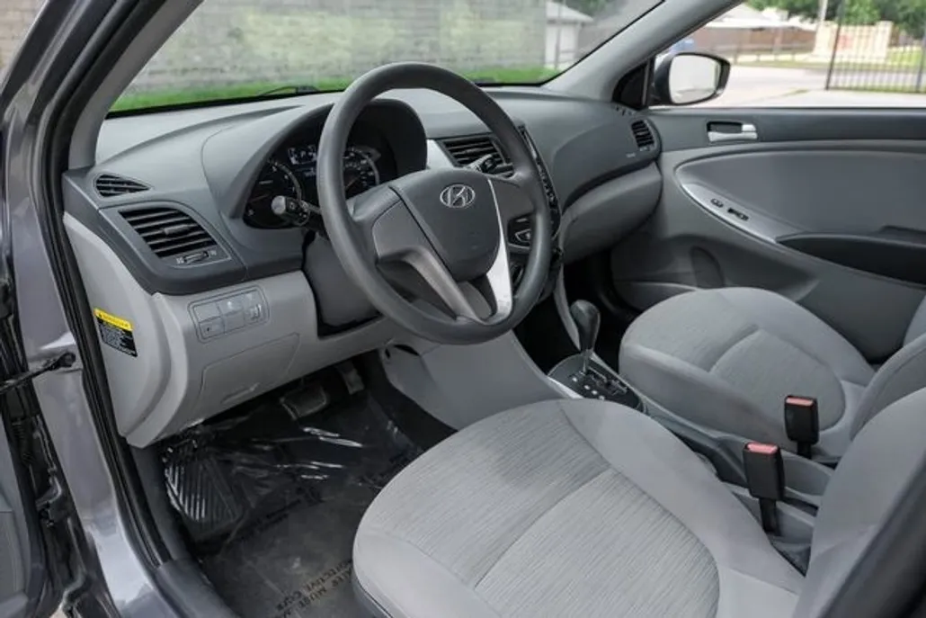 2017 Hyundai Accent SE photo 1