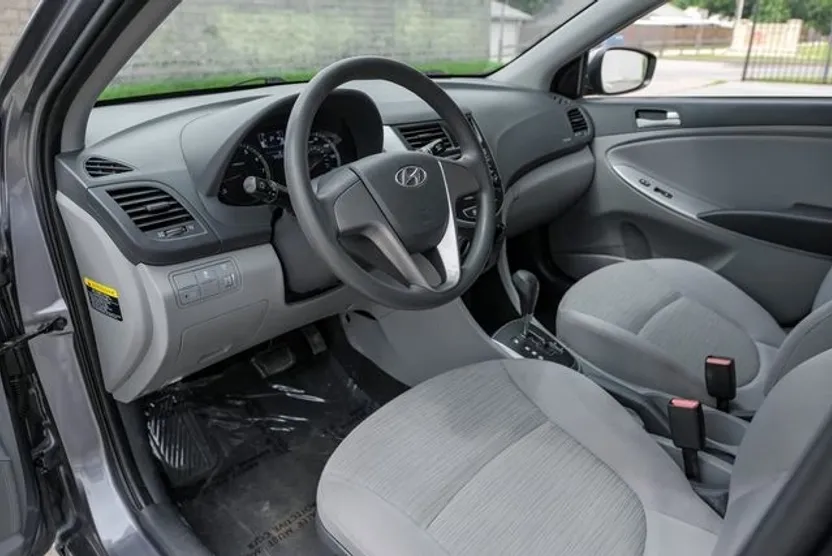 2017 Hyundai Accent SE photo 1
