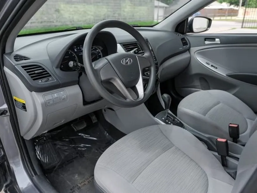 2017 Hyundai Accent SE photo 1