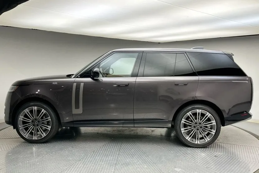 2025 Land Rover Range Rover SE photo 1