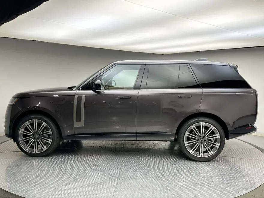 2025 Land Rover Range Rover SE photo 1