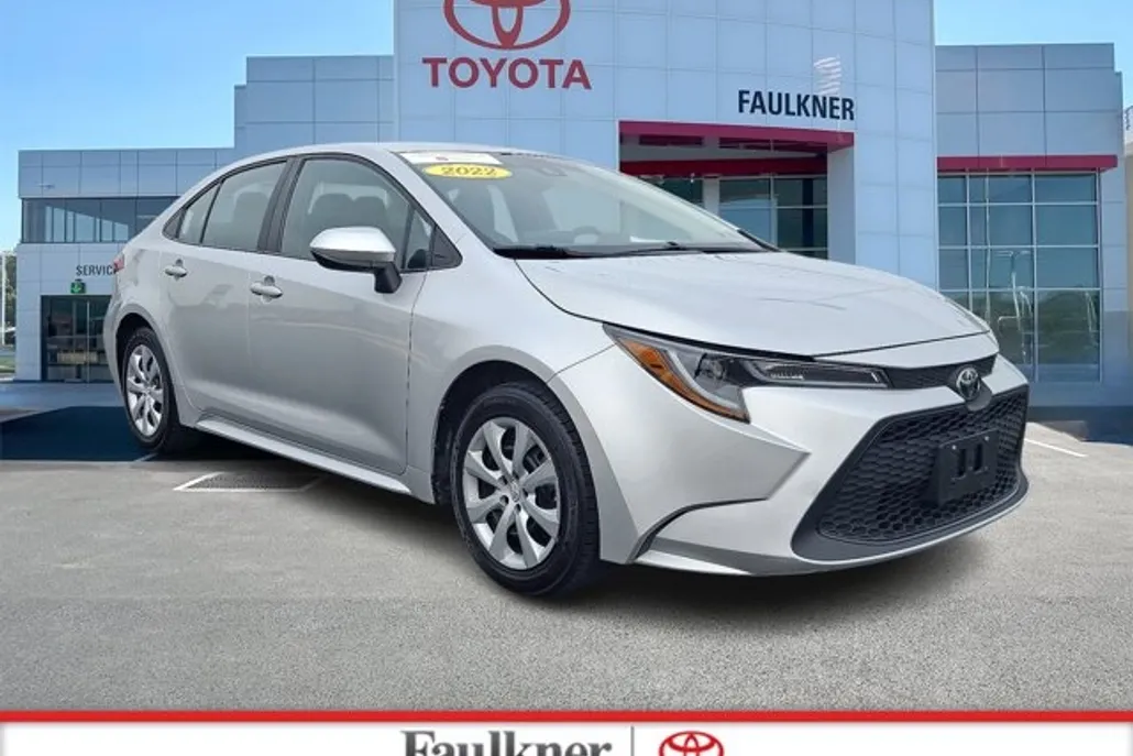 2022 Toyota Corolla LE photo 1