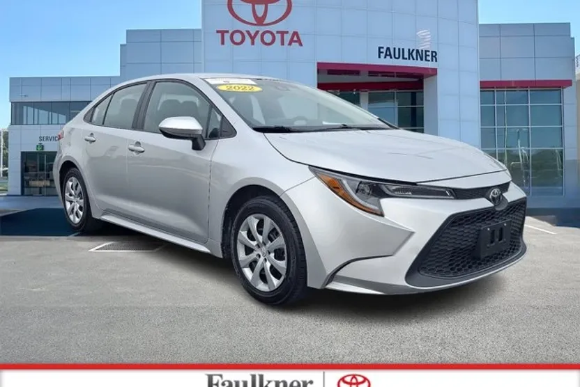 2022 Toyota Corolla LE photo 1