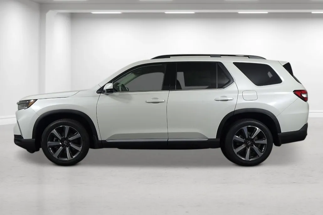 2025 Honda Pilot Touring photo 1
