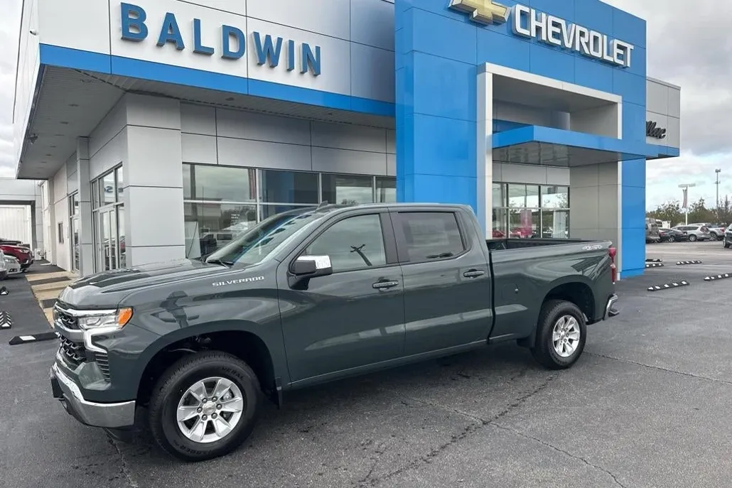 2025 Chevrolet Silverado 1500 LT photo 1