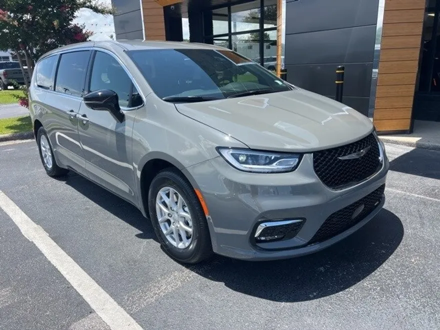 2025 Chrysler Pacifica photo 1
