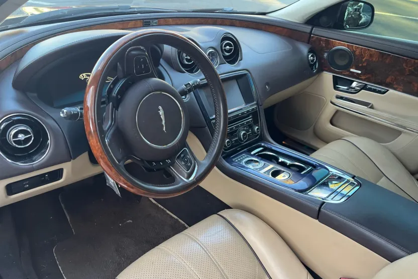 2012 Jaguar XJ XJL photo 1