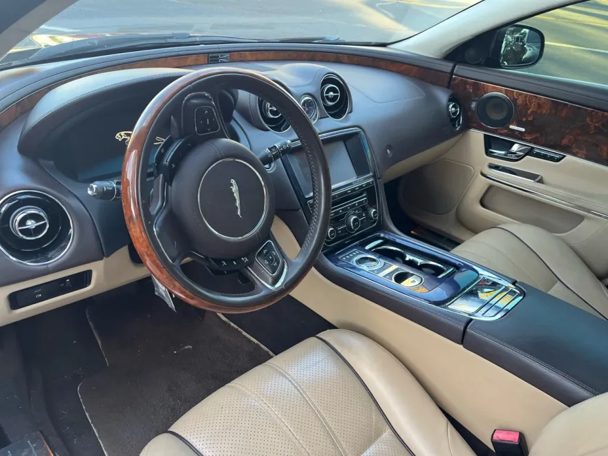 2012 Jaguar XJ XJL photo 1