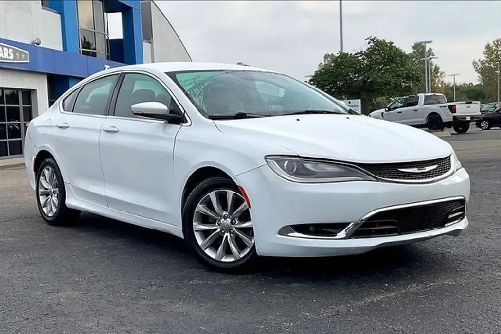 2016 Chrysler 200 C photo 1
