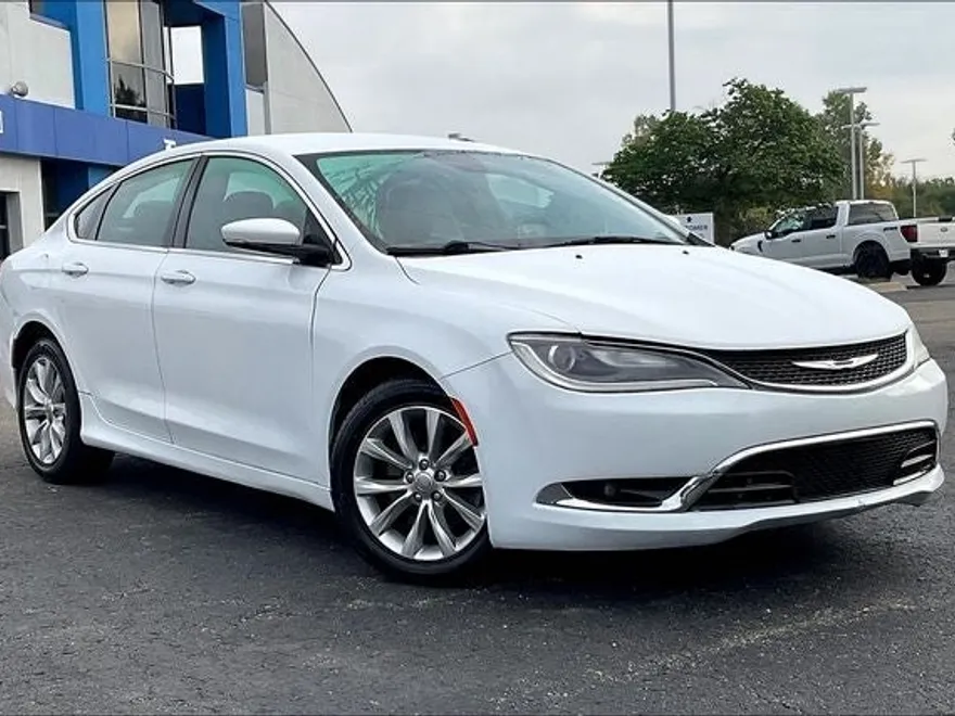 2016 Chrysler 200 C photo 1
