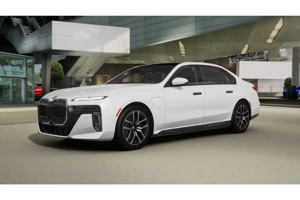 2026 Bmw 750e photo 1