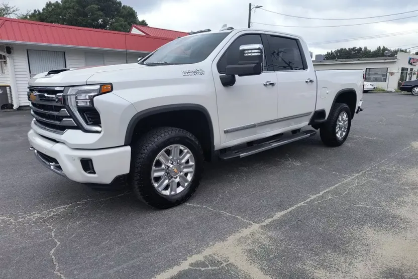 2025 Chevrolet Silverado 2500HD High Country photo 1