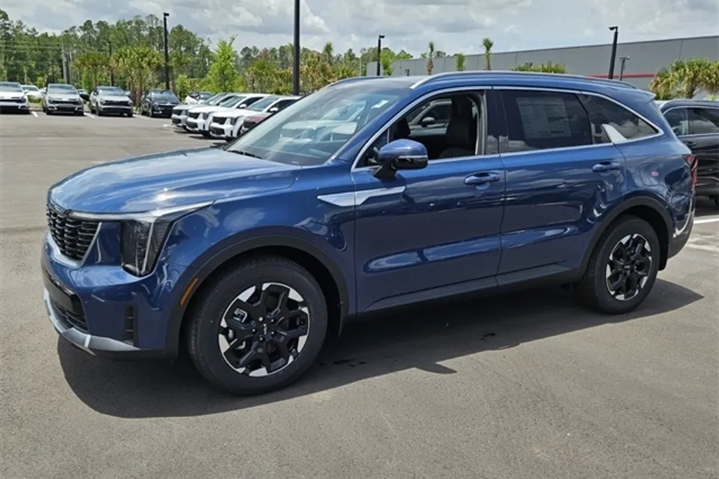2025 Kia Sorento S photo 1