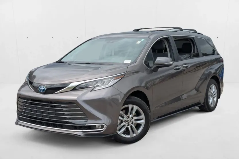 2024 Toyota Sienna Limited photo 1