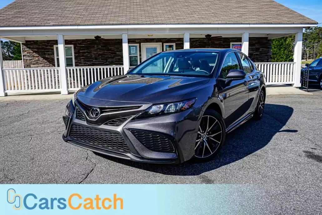 2021 Toyota Camry SE photo 1
