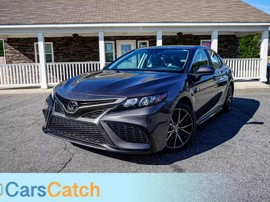 2021 Toyota Camry SE photo 1