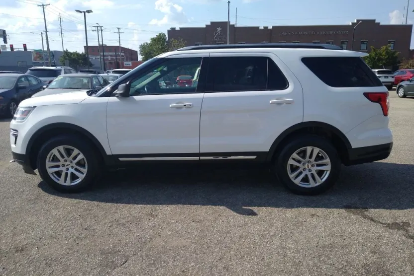 2019 Ford Explorer XLT Sport photo 1