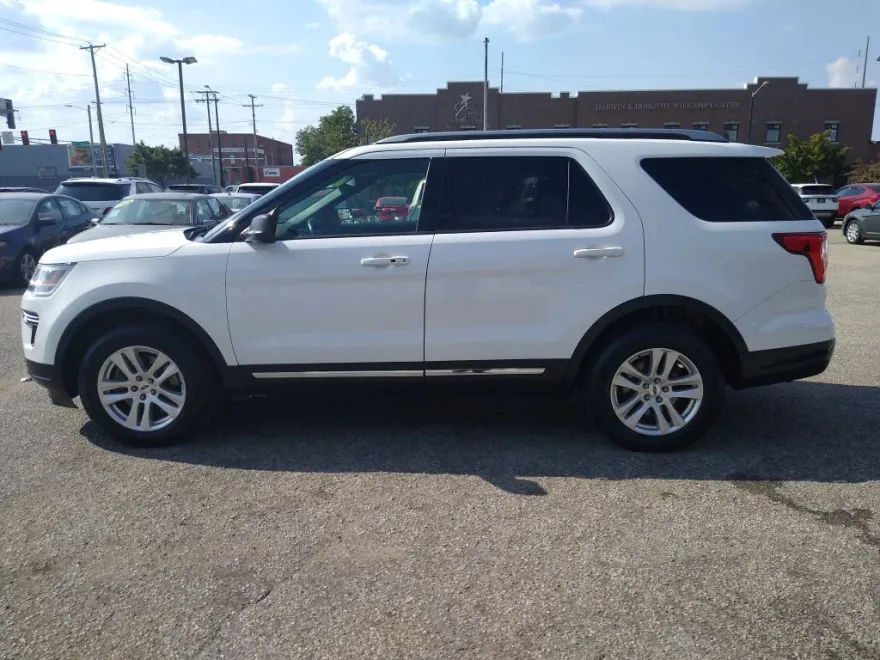 2019 Ford Explorer XLT Sport photo 1