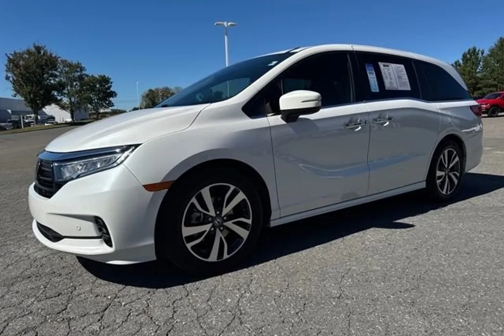 2023 Honda Odyssey Touring photo 1