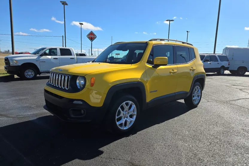 2016 Jeep Renegade Latitude Sport photo 1