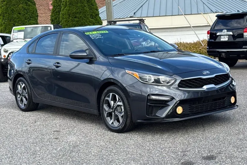 2020 Kia Forte FE LXS photo 1