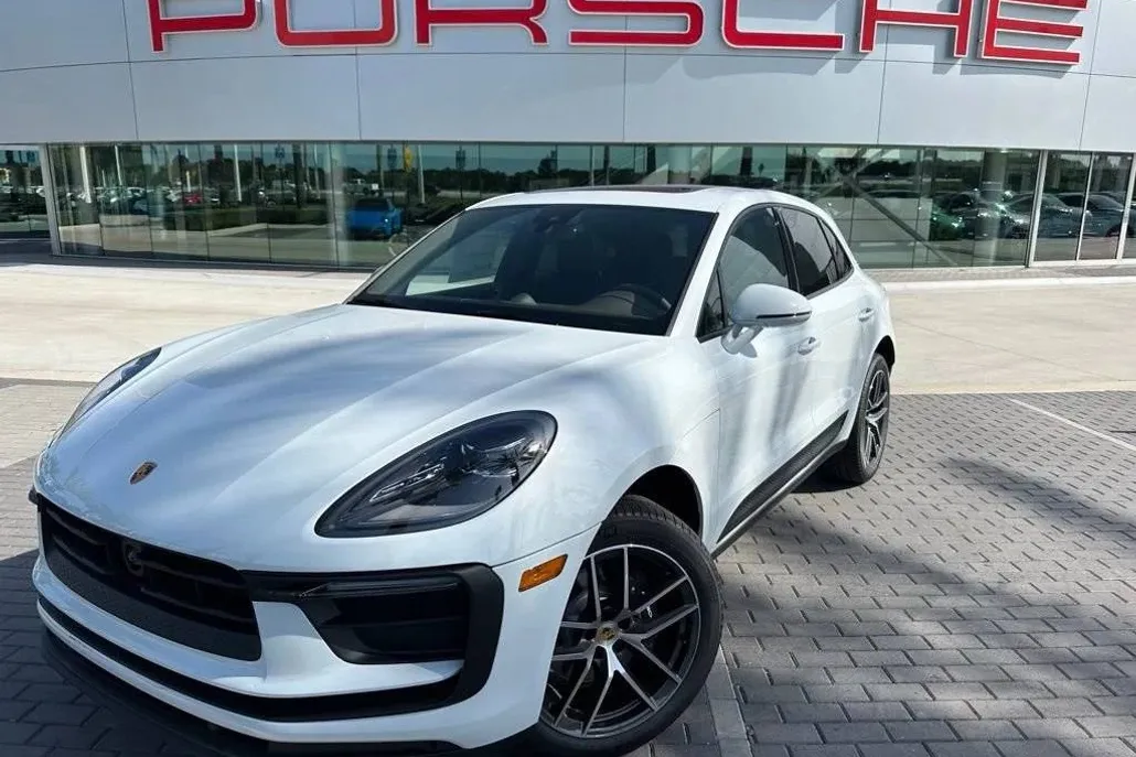 2025 Porsche Macan T photo 1