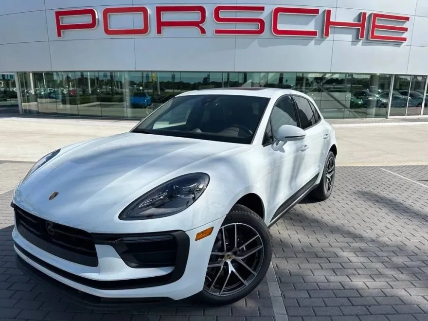 2025 Porsche Macan T photo 1