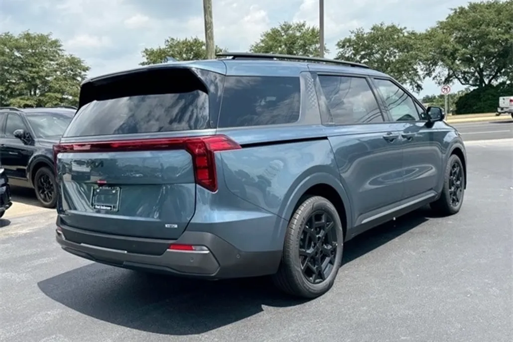 2026 Kia Carnival SX photo 1