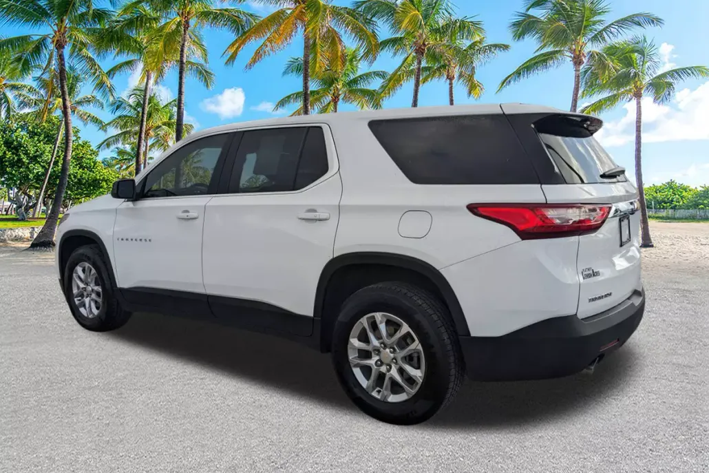 2021 Chevrolet Traverse LS photo 1