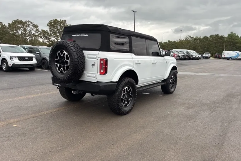 2023 Ford Bronco Outer Banks photo 1