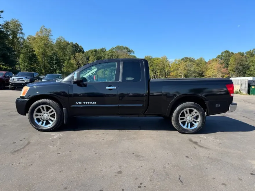 2012 Nissan Titan SL photo 1