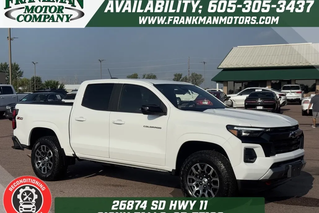 2023 Chevrolet Colorado Z71 photo 1