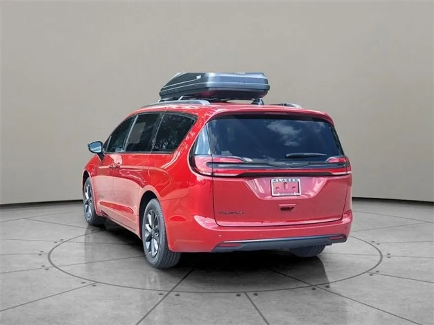 2025 Chrysler Pacifica photo 1