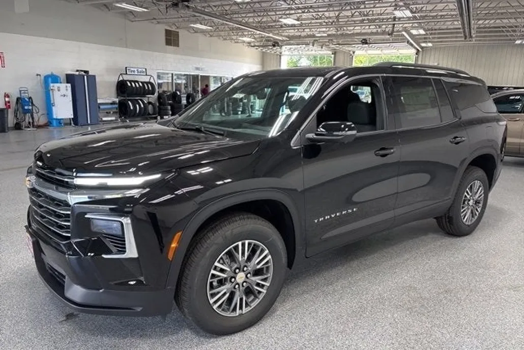 2026 Chevrolet Traverse photo 1