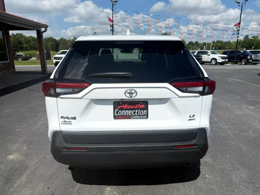2024 Toyota RAV4 LE photo 1
