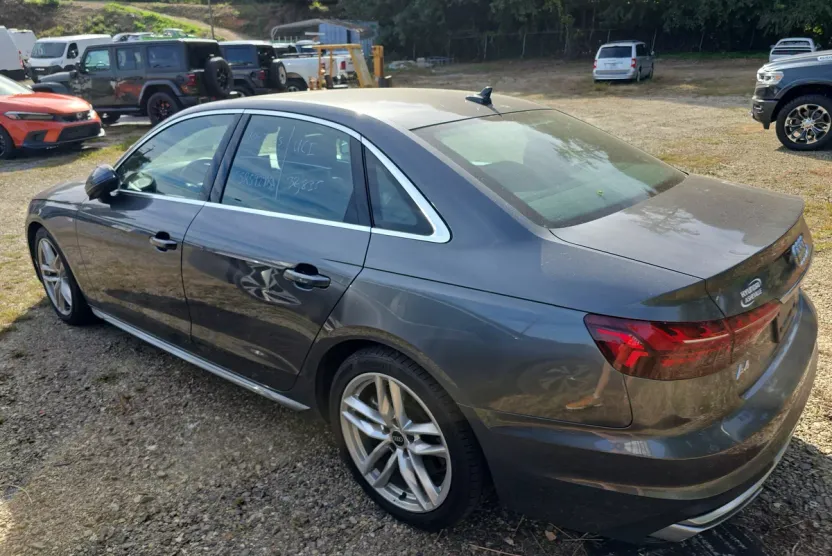 2022 Audi A4 45 S line Premium Plus photo 1