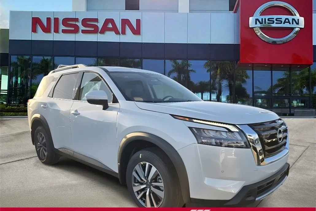 2025 Nissan Pathfinder SL photo 1